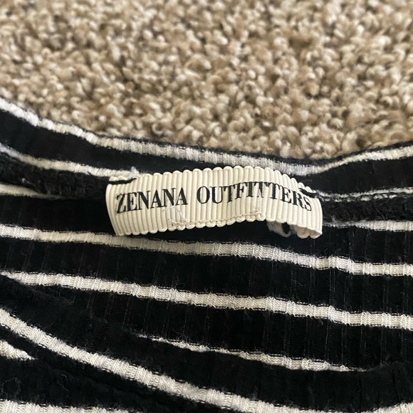 T-Shirt - Picture 3 of 3